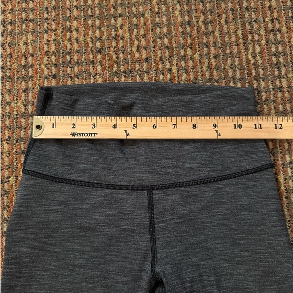 Lululemon High Times Pant in Heathered 7/8 length in Black, Size 4 - Picture 10 of 11